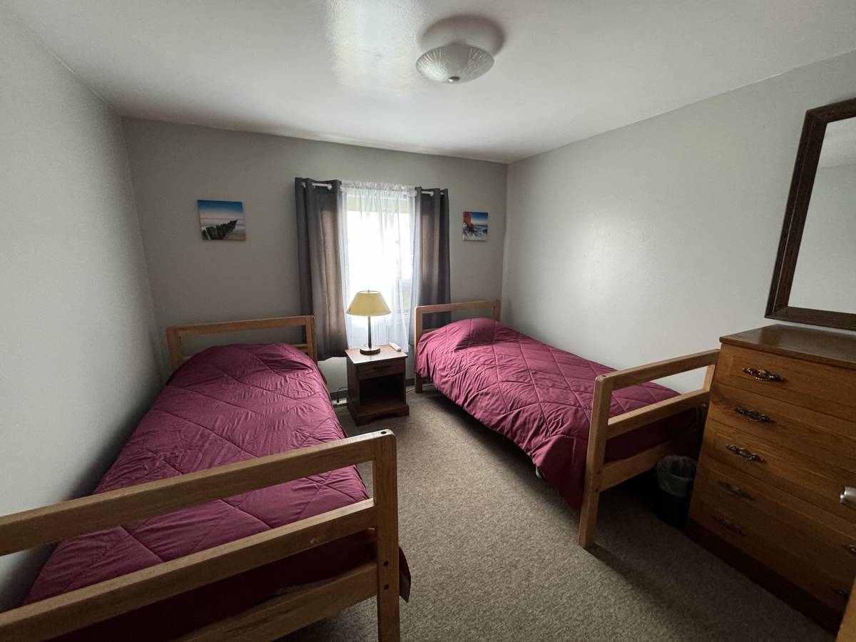 Twin bed room